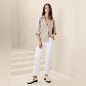 NWT! Banana Republic Pure White High-Rise Bootcut Crop Jean - Multiple 💙
